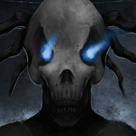 Un portrait commencé avec une symétrie, dans le logiciel Krita, représentant une créature avec pour tête un crâne difforme, des bois et une étrange lueur bleue émanant de sa cage thoracique.